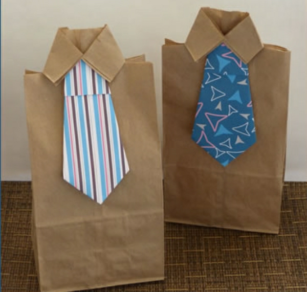 Подаръци за Деня на Бащата - дрънкащи две торбички - две връзки в различни цветове