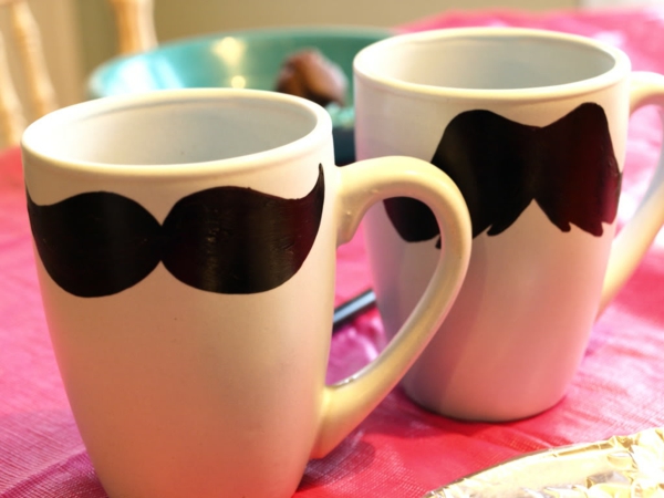 Подаръци за Деня на Бащата - чаши странно изглеждащи черни-мустаци