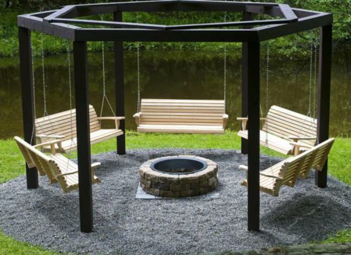 porche swing espace pour relaxation-et-pourparlers avec des amis-