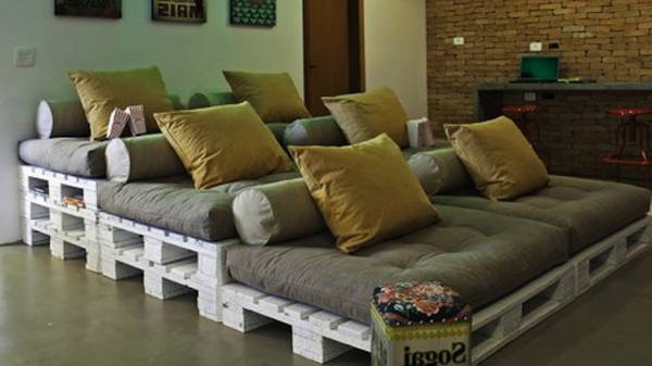 ספת-ספה- in-the-home- תיאטרון כרית בצבע חום