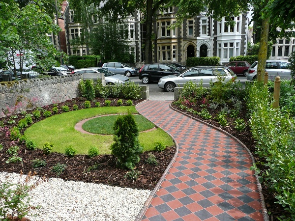 μπροστινό κήπο-μονόδρομος pave - ακριβώς στο δρόμο