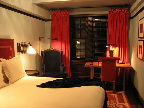 Zavjese-ideje-za-spavaća soba-crvena boja
