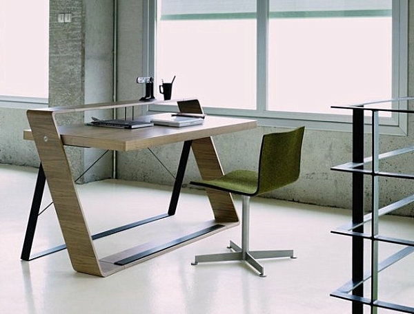 design íróasztal - hűvös, világos irodahelyiség