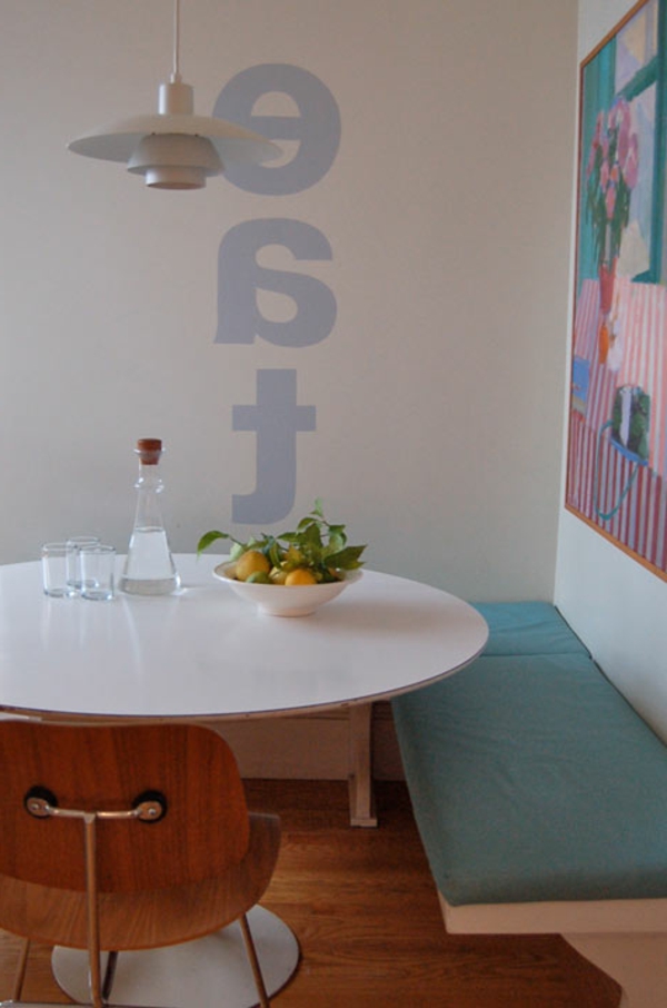 függőleges felirat a falon az étkezőben - az eredeti ötlet a falfestéshez