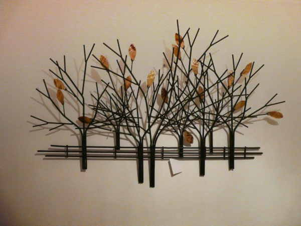 wanddeko-od-metal-zanimljiva-stabla