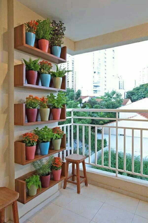 wanddeko-balkon-lonci za cvijeće-na-the-zid
