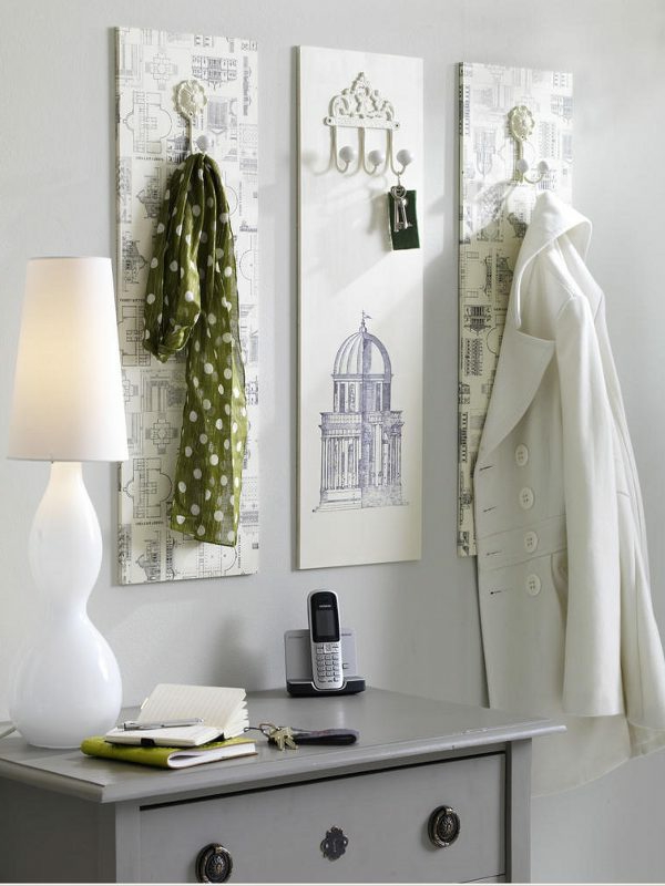 стенен декор - самопостроен стенен гардероб - бяла стена с три панела