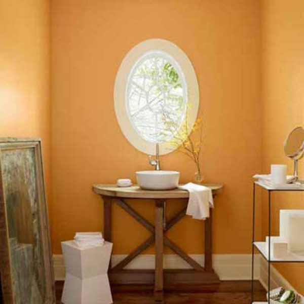 стена цвят-кайсия-малък баня-кръгла прозорец