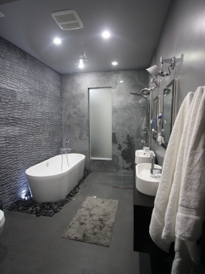pared de color gris-baño-matizada