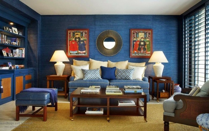 стена цвят синьо-синьо-диван-синьо-кожа стол-жълт килим-етажерка построен Блин-сини дървени маси книги-нощна лампа-фотьойл-кръгло огледало