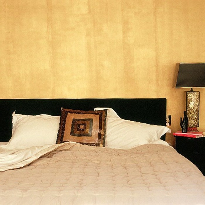 جدار لون الذهب فائقة كبير طراز غرف نوم-مع-مثيرة للاهتمام-سريرا
