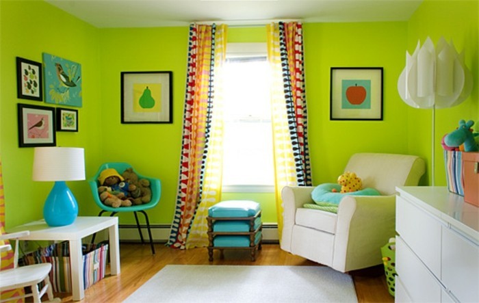 لون الجدار الأخضر مريح غرفة نوم خلفية على رأس الجدار
