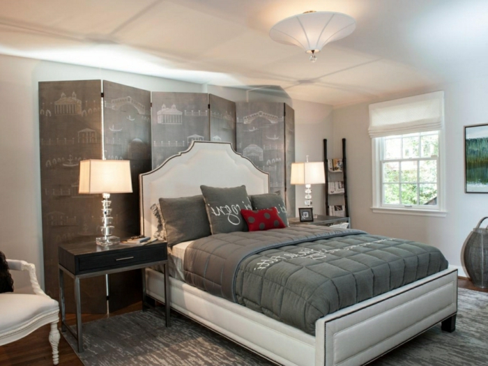 уникална красива спалня - сива боя на стената и голяма украса