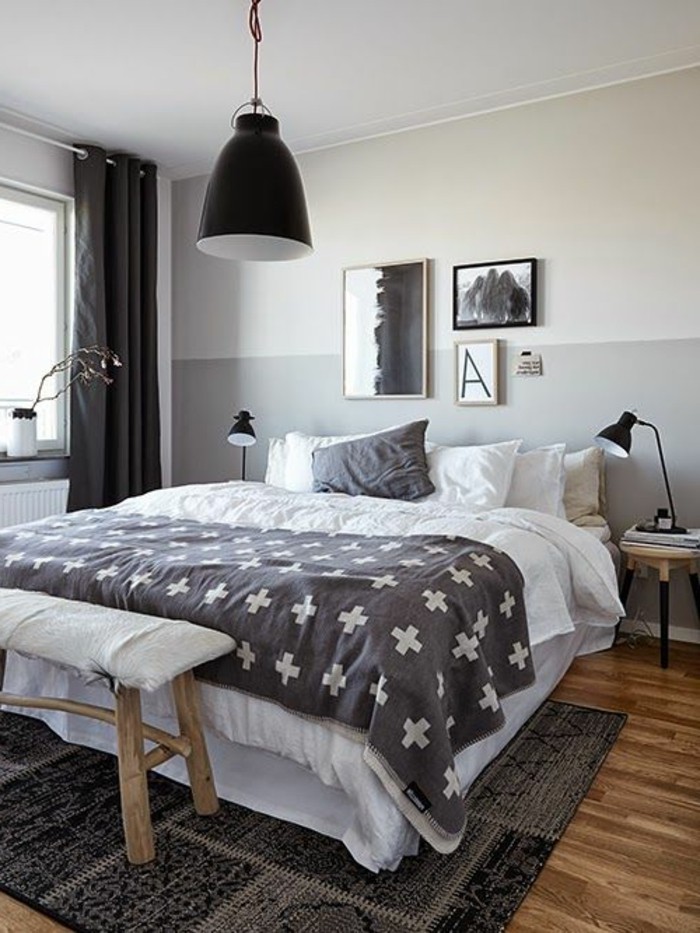 दीवार का रंग-भूरे काले मटरगश्ती दीपक-ऑन-बिस्तरों में एक बेडरूम का
