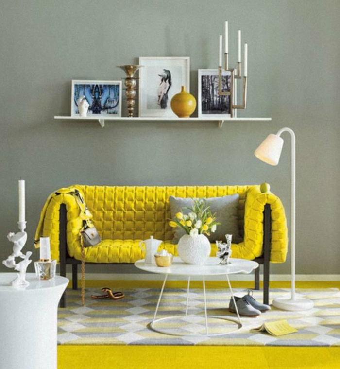لون الجدار والرمادية-غرفة معيشة الصفراء أريكة
