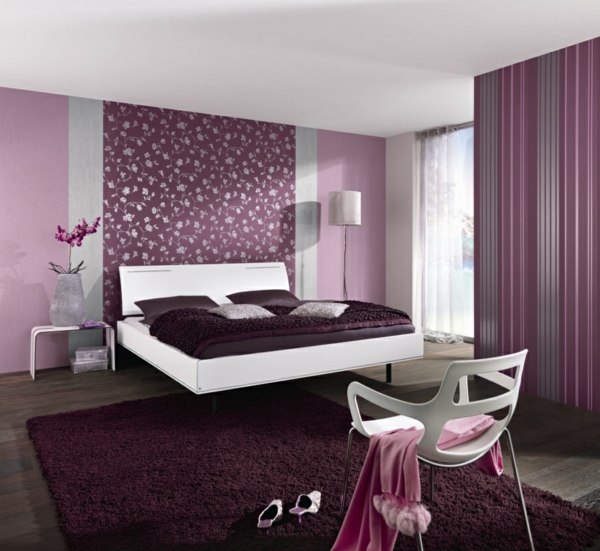 seinämaali-violetti-moderni-design-super-kaunis-tuoli valkoinen