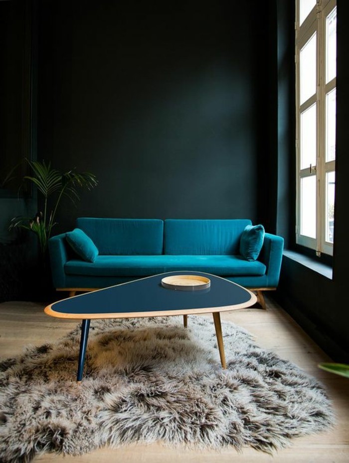 لون الجدار البنزين-أنيقة-أريكة في الزرقاء وفريدة من نوعها تصميم