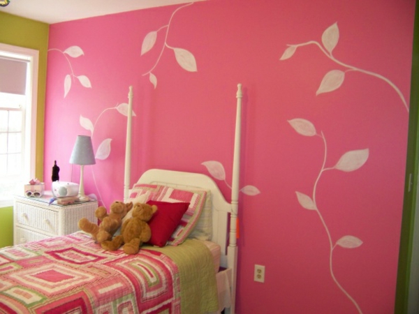 стенна боя розово-за-детска стая-reddybears на леглото