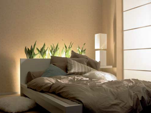 seinän väri makuuhuoneen Ruskeanharmaa koristelu kasveja