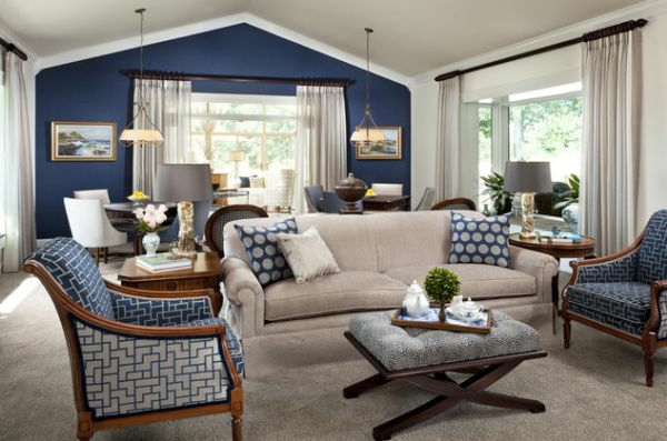 couleur profonde arrière-grand-mur mur bleu-as-accent-meubles avec-bleu-motifs et bois
