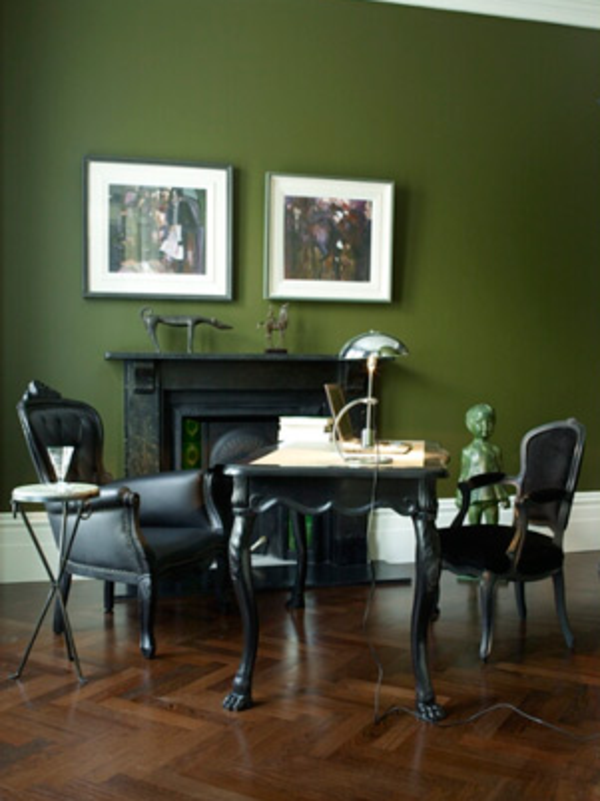 seinä-väri-trendit-green-wall-with-kuvat - musta huonekalut