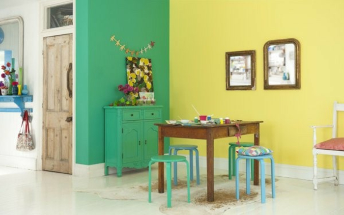 Mur Combinaisons de couleurs petite table en bois