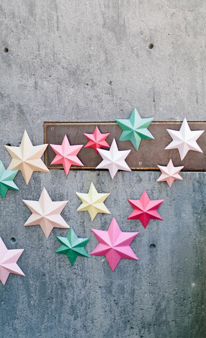 pared de diseño-con-color-colgante-estrellas de papel