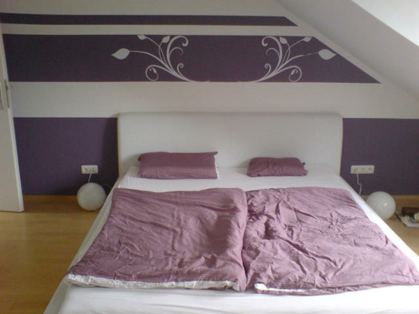 zidni dizajn-s boji-spavaća soba-poplunski pokriva u ljubičastoj boji