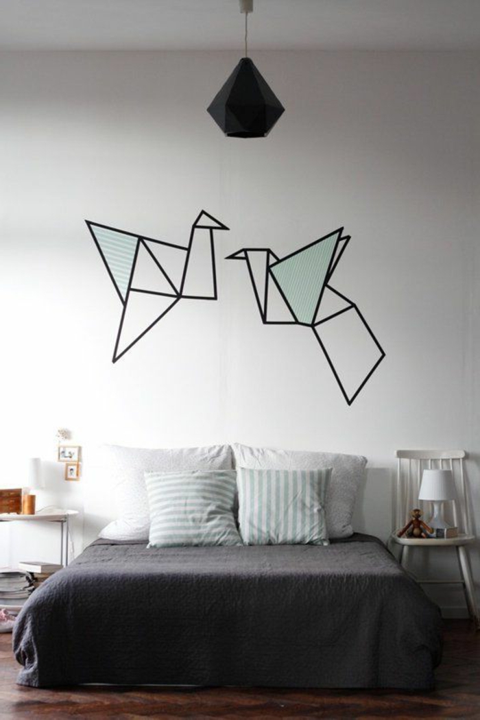 diseño de bricolaje-crea-dos paredes muy interesante-sordo-sobre-la-cama-en-un-dormitorio
