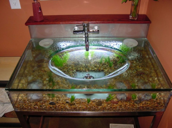 мивка-с-аквариум-ултрамодерни- малки зелени водорасли