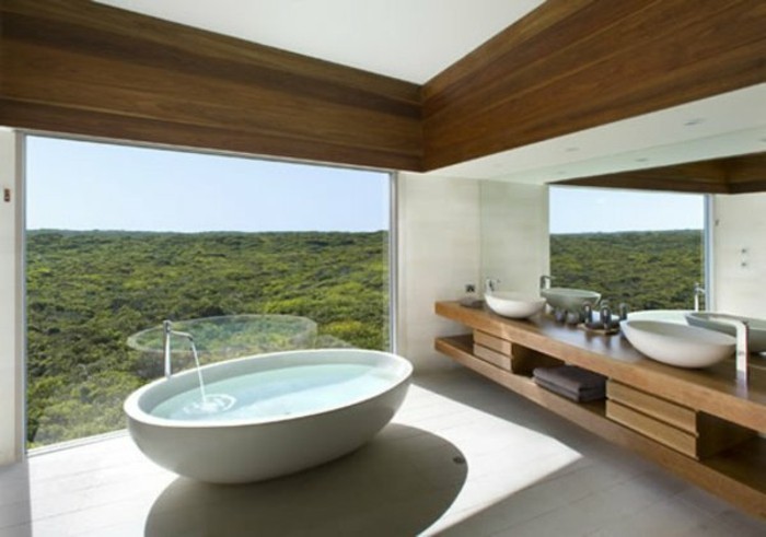 Cuenca-madera-dos lavabos-ovalada y ovalados-bañera-panorámicas ventana-en-baño