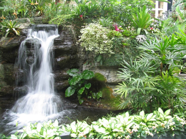 водопад най-градина-с-богати флора