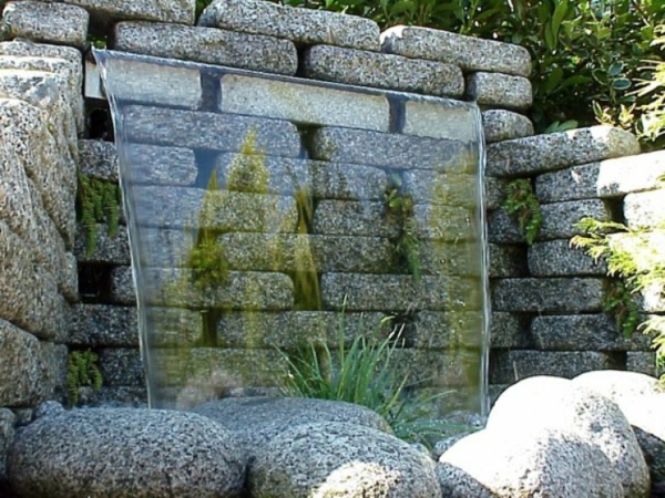 voda zid od kamena-