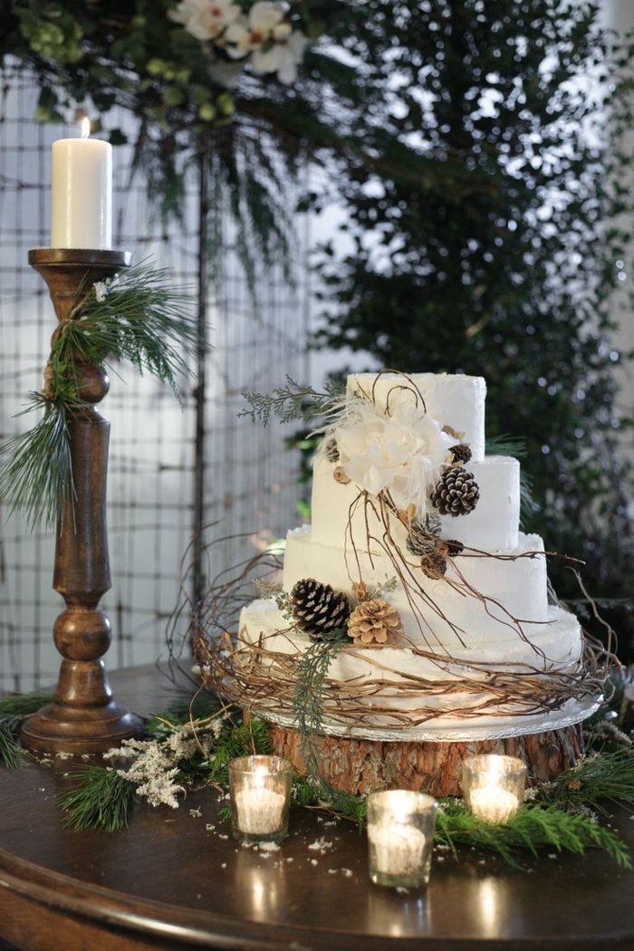 Karácsonyi dekoráció asztali dísz gyertya torta kúp éger ágak