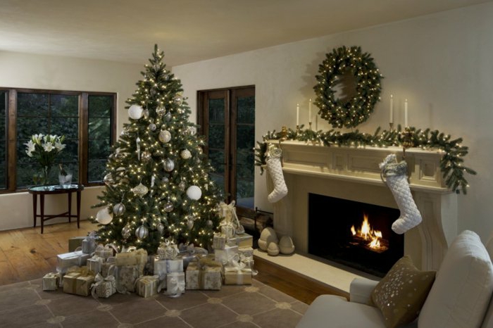 Božićno drvce-uređenje-velika-lopta-jele