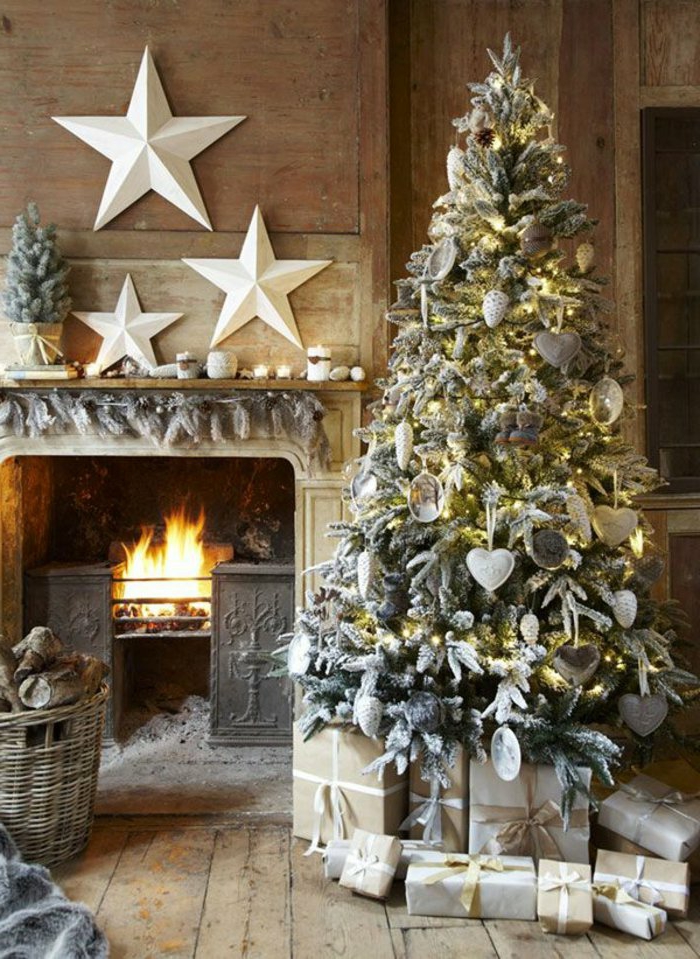 Navidad-decorar el árbol-corazón-y-nieve