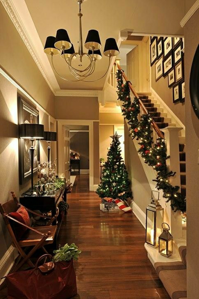 شجرة عيد الميلاد، تزيين، في قاعة