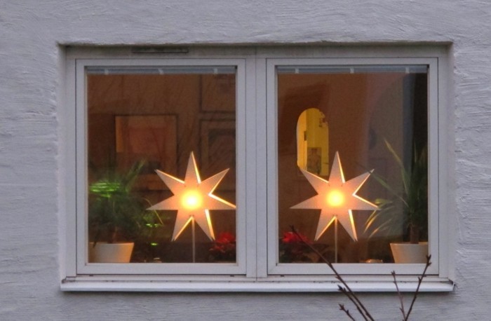 weihnachtsdeko-калайджия-прозорец-красив дизайн, с-ярък-Sternen