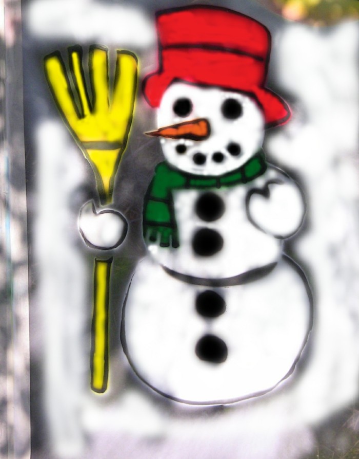 weihnachtsdeko-Tinker-ikkuna-mielenkiintoinen-lumiukko-luku-with-a-puna-hat