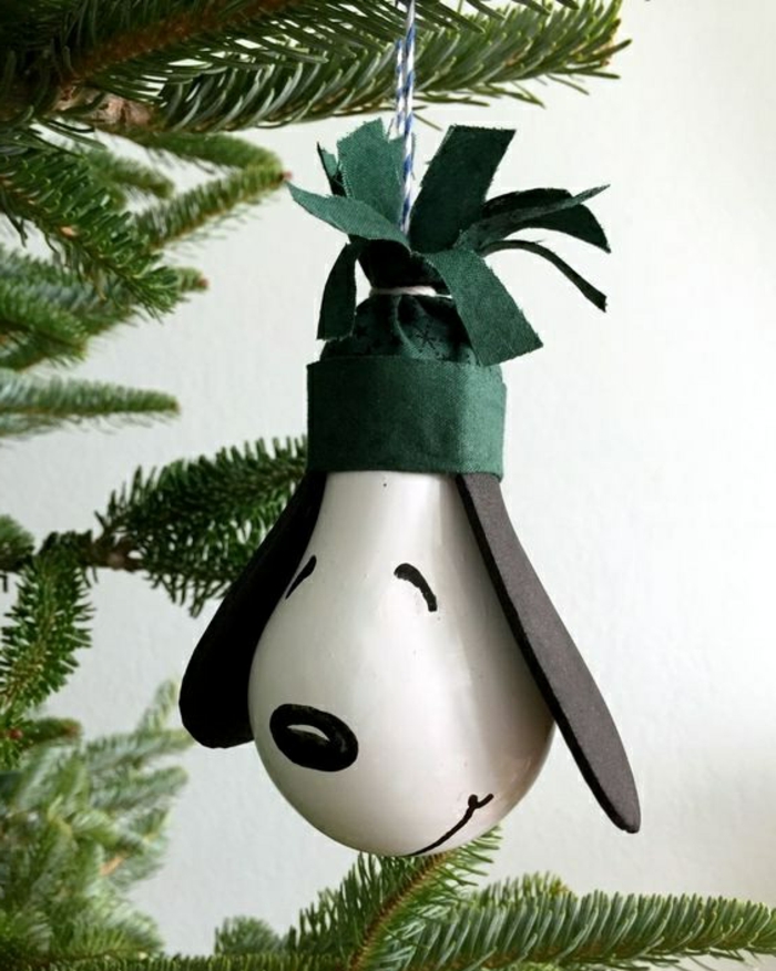 Bola de navidad DIY, perro blanco con orejas negras y gorra verde
