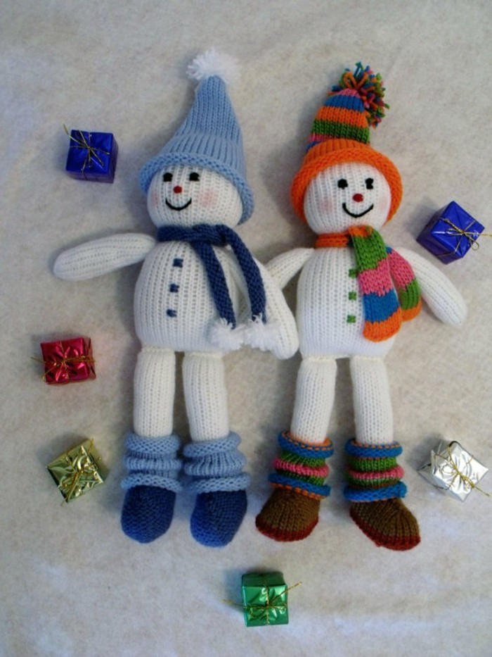 weihnachtsdeko-horgolt két aranyos-hóembert