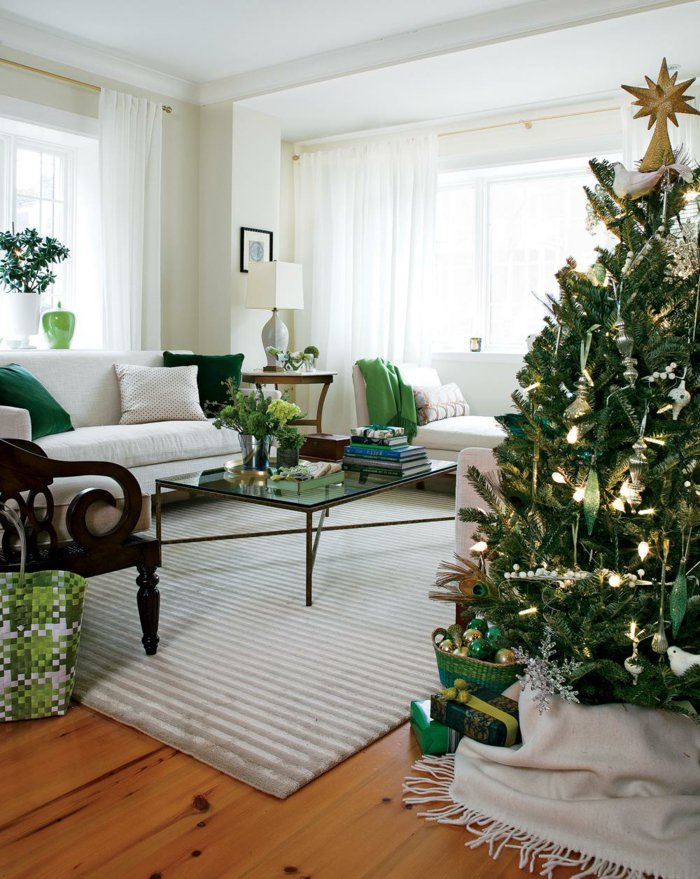 weihnachtsdeko-ötletek-zöld-design díszített fenyőfa