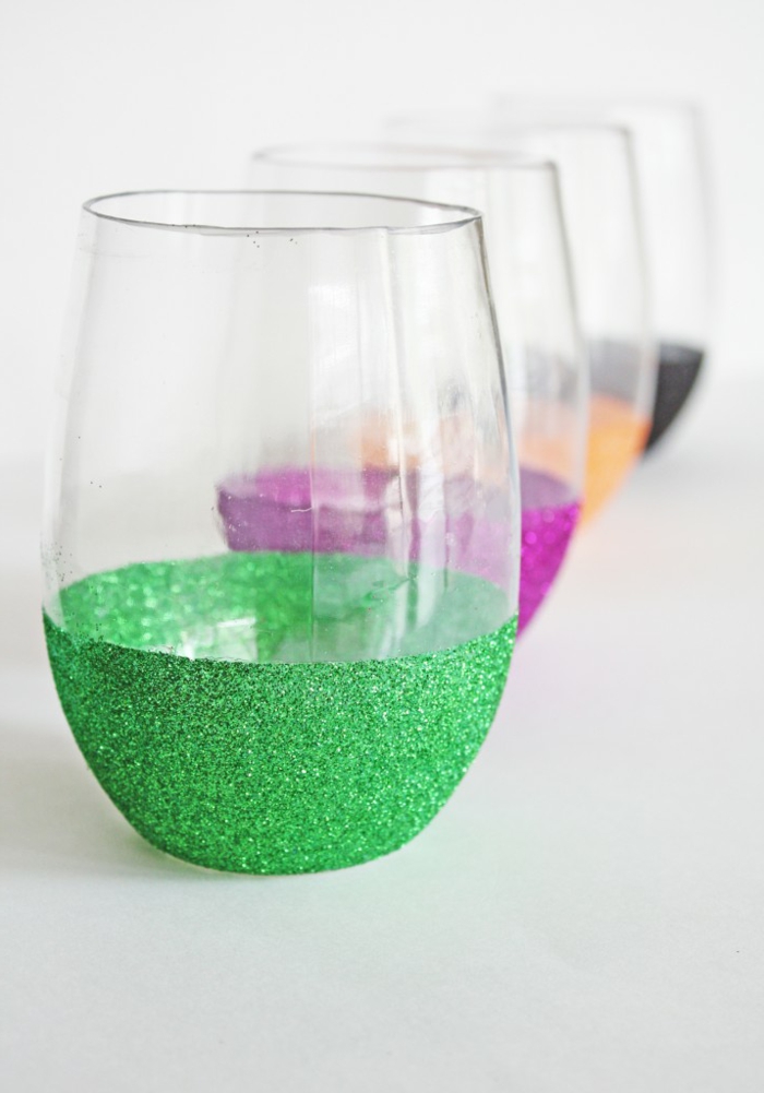 vino čaše bez stabljike ukrašene glitter, diy glass dekor