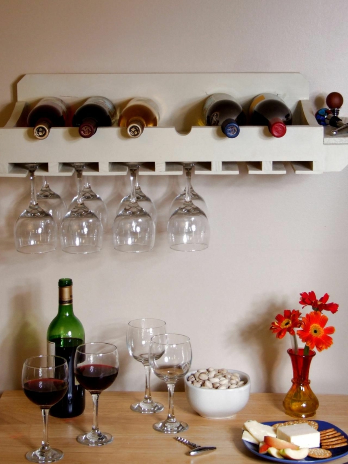 vino estante pared ideas vasos florero flores botella vino blanco rojo viena copa de vino idea cocina discreta