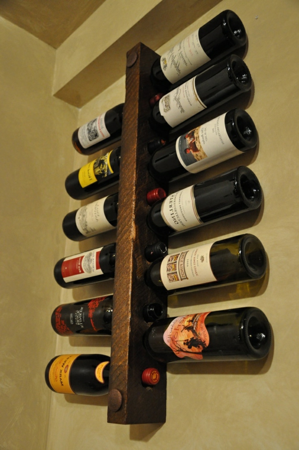 soporte de vino de madera en la pared - aspecto moderno