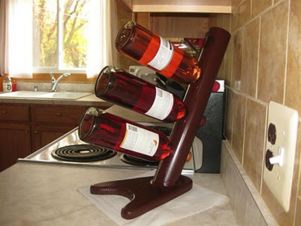 винопроизводство - три винени бутилки