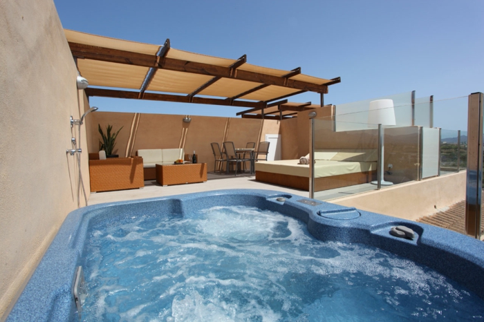 bain à remous toit-terrasse ensemble douche polyrattan
