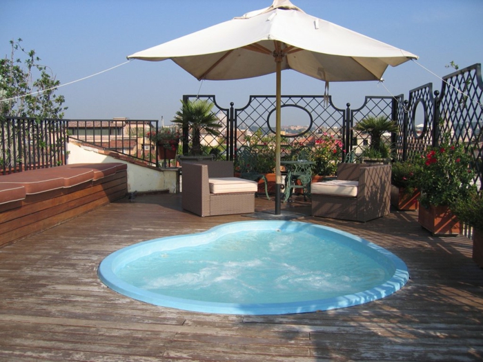 bain à remous toit-terrasse chaise-soleil écran