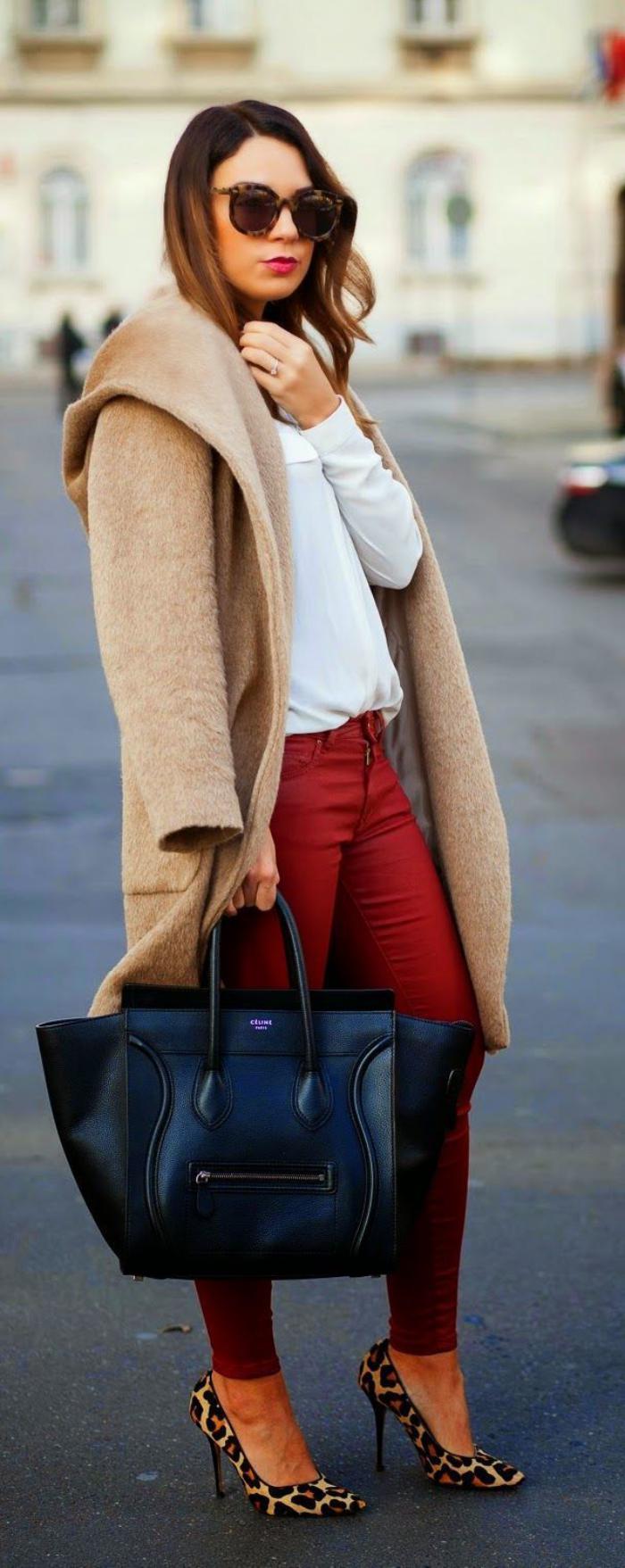 zimska jakna žensku boja karamele Crvene hlače cipele sa životinjskim uzorkom