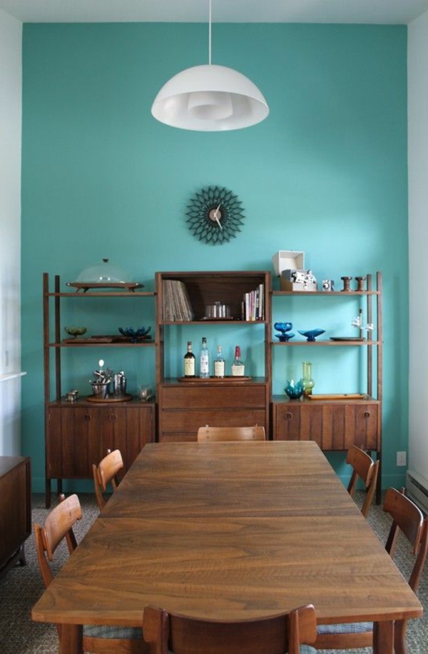 wohnideen fal színek-türkiz fa bútorok asztal